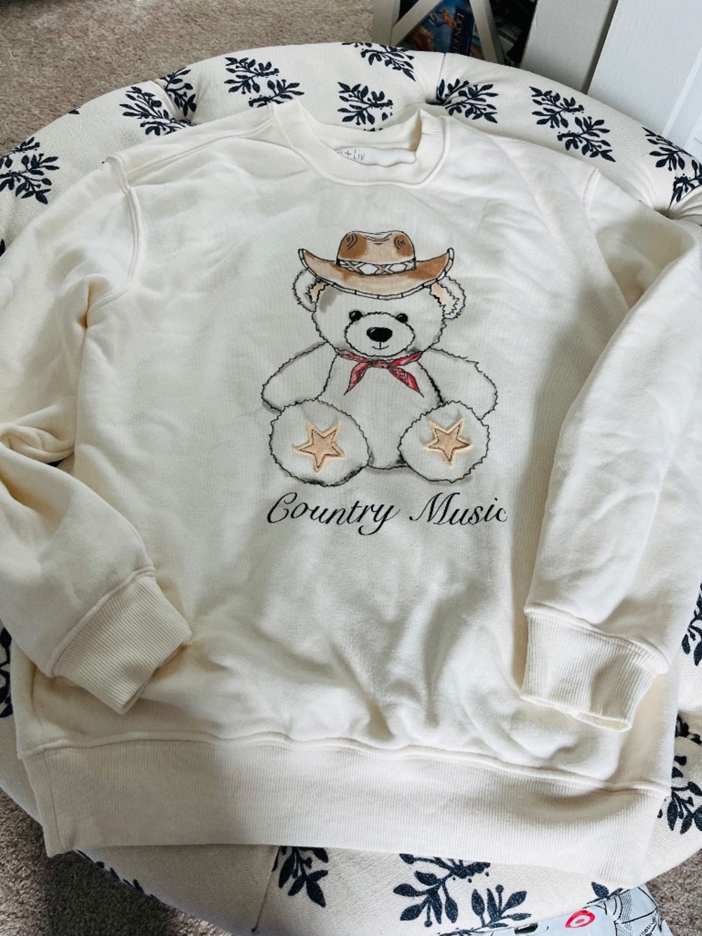 Country Music Bear Sweatshirt ! New without tags ! Size Small! Unique find!